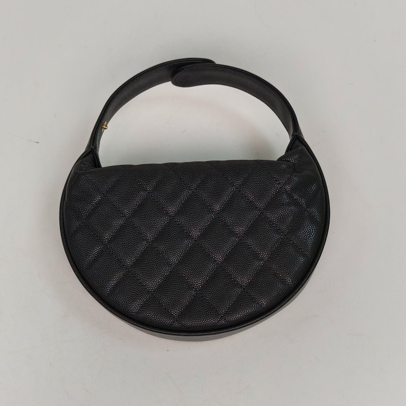 CHANEL 24S呼啦圈月牙包18黑色荔枝牛皮鐳射標金扣多鏈條掛飾肩背包-2