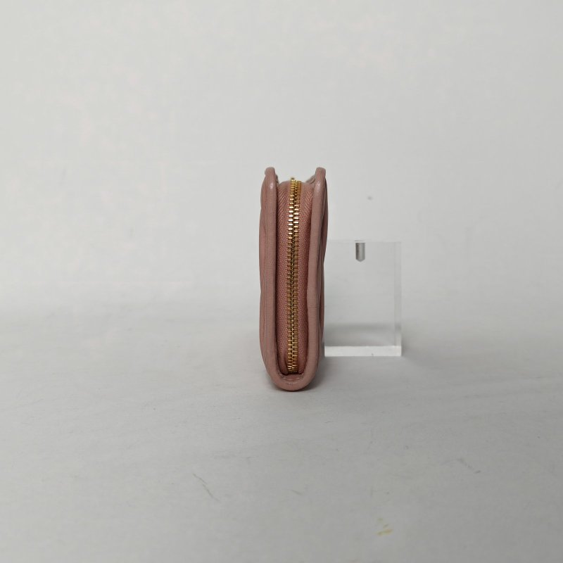 MIU MIU 粉色羊皮褶皺拉鏈錢包肩背包-1