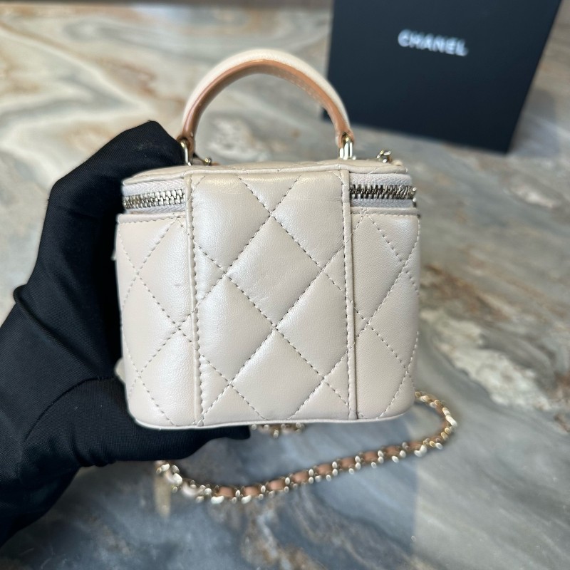 Chanel 23p奶茶金扣羊皮菱格Mini迷你手柄小盒子包-2