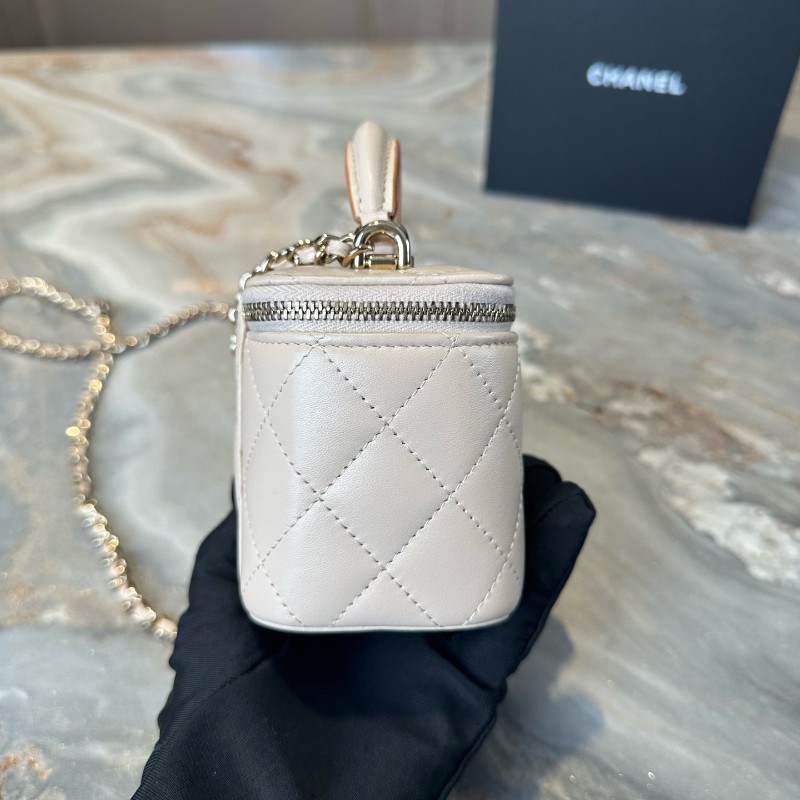 Chanel 23p奶茶金扣羊皮菱格Mini迷你手柄小盒子包-5