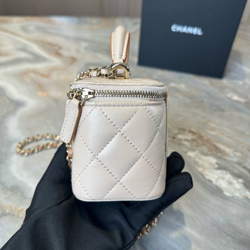Chanel 23p奶茶金扣羊皮菱格Mini迷你手柄小盒子包-6