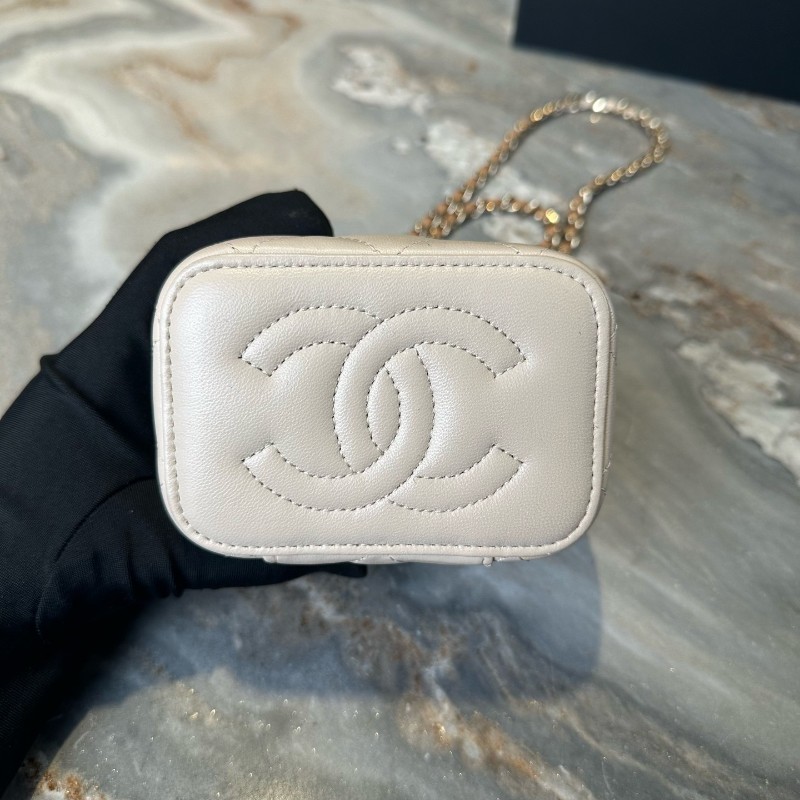 Chanel 23p奶茶金扣羊皮菱格Mini迷你手柄小盒子包-7