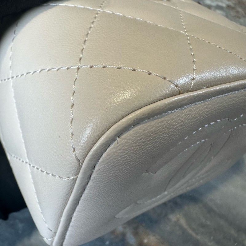 Chanel 23p奶茶金扣羊皮菱格Mini迷你手柄小盒子包-8