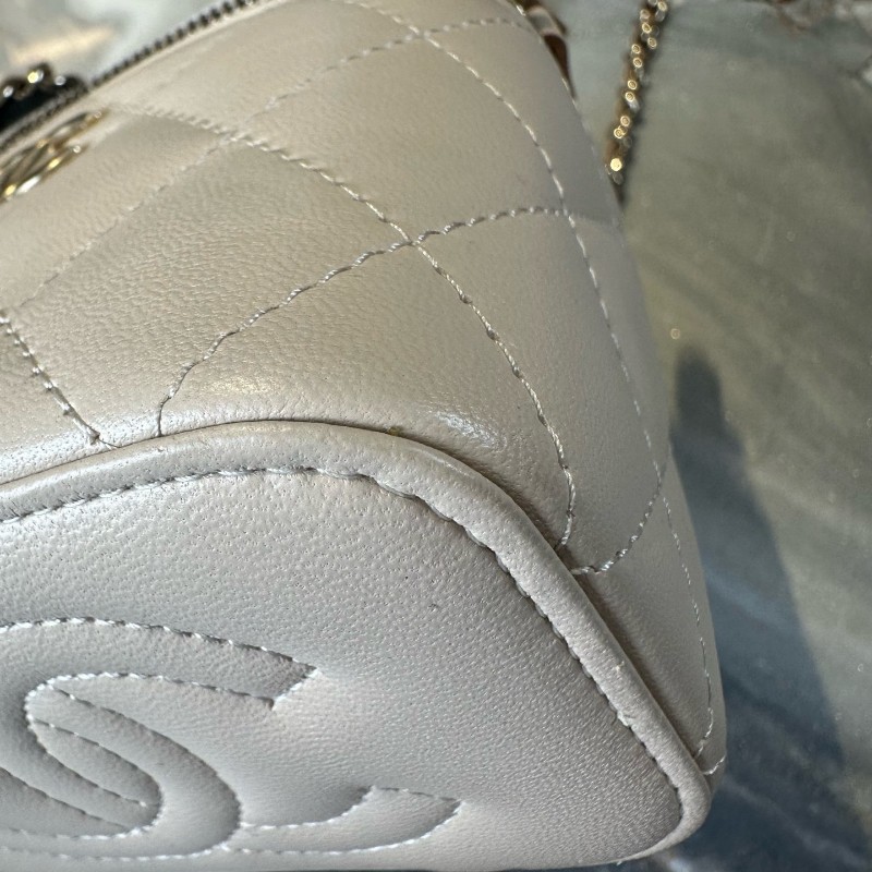 Chanel 23p奶茶金扣羊皮菱格Mini迷你手柄小盒子包-9