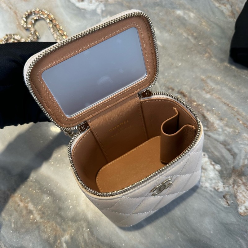 Chanel 23p奶茶金扣羊皮菱格Mini迷你手柄小盒子包-12