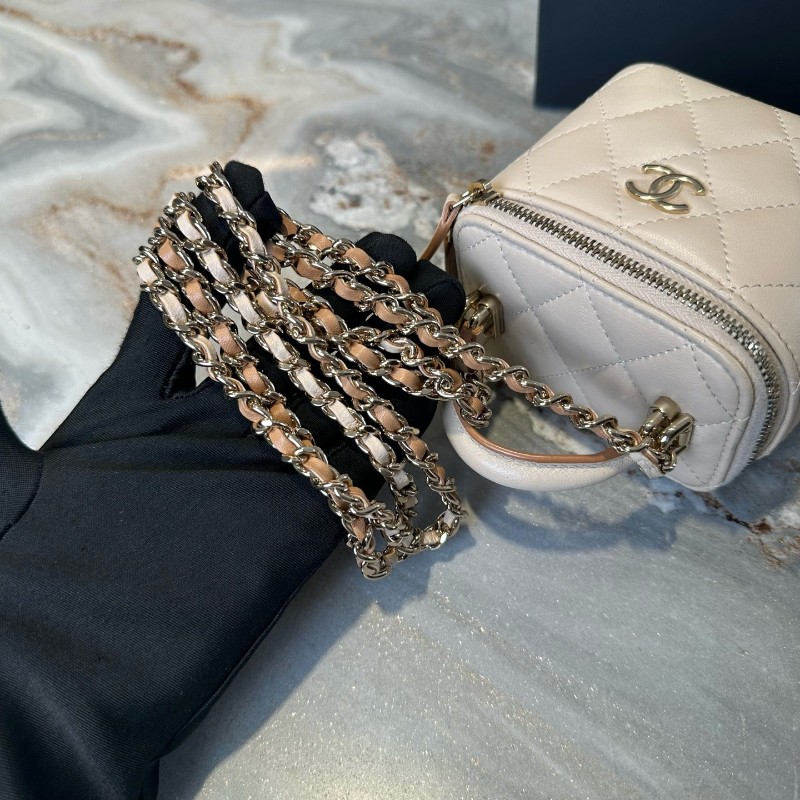 Chanel 23p奶茶金扣羊皮菱格Mini迷你手柄小盒子包-14