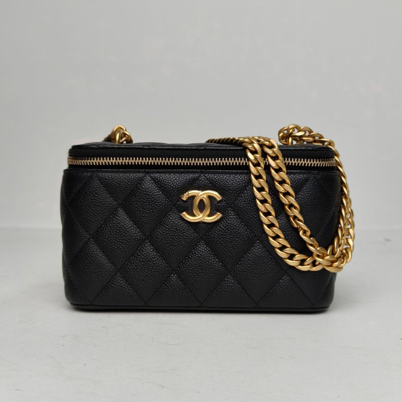 CHANEL 23P長盒子化妝包帶鏡子16黑色荔枝牛皮鐳射標金扣愛心金球肩帶肩背包-0