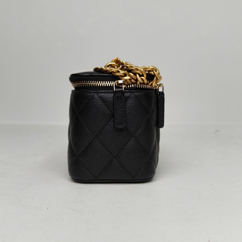 CHANEL 23P長盒子化妝包帶鏡子16黑色荔枝牛皮鐳射標金扣愛心金球肩帶肩背包-3