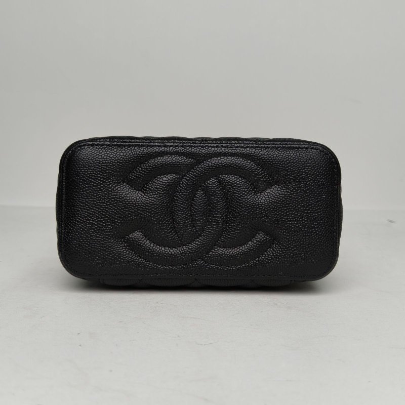 CHANEL 23P長盒子化妝包帶鏡子16黑色荔枝牛皮鐳射標金扣愛心金球肩帶肩背包-4