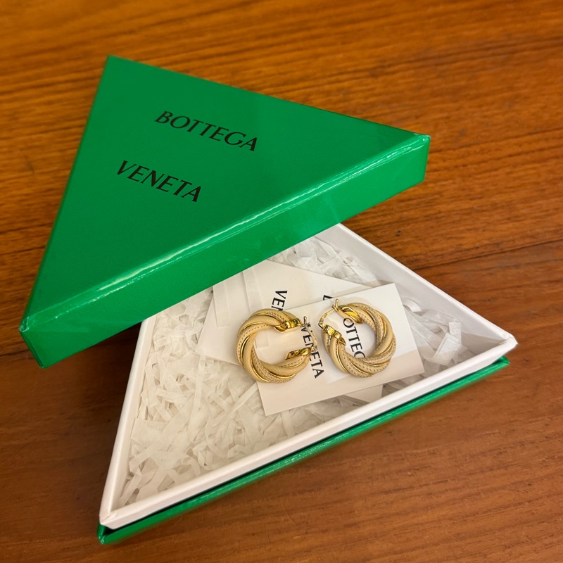 BV奶茶色麻花半圓耳環-0