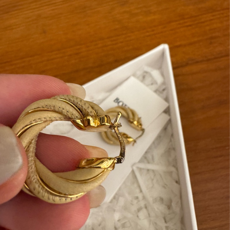 BV奶茶色麻花半圓耳環-6