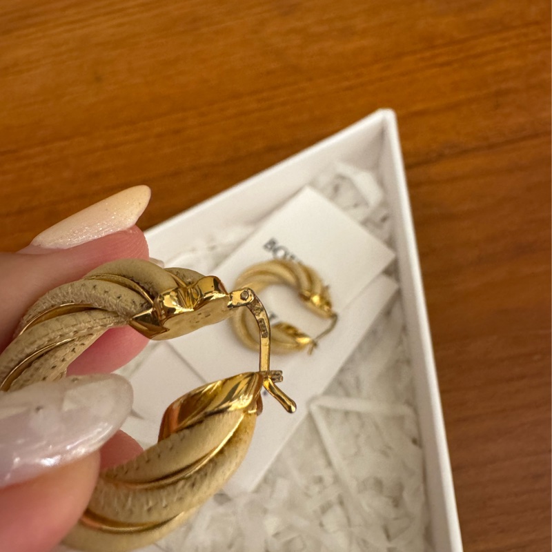 BV奶茶色麻花半圓耳環-7