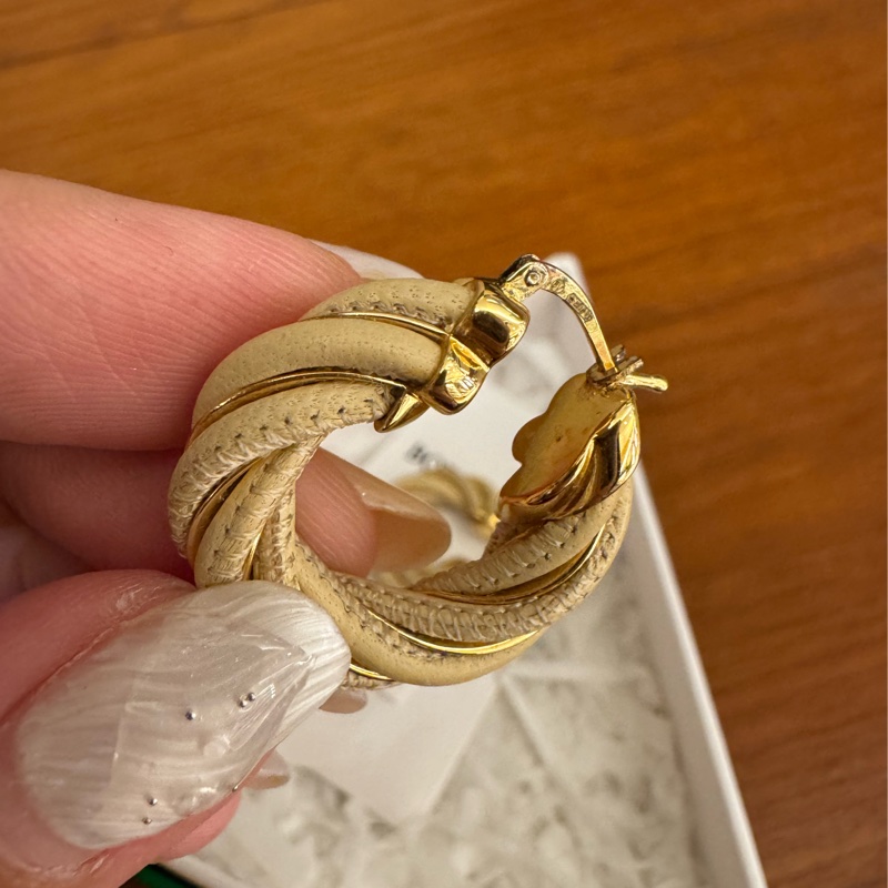 BV奶茶色麻花半圓耳環-15