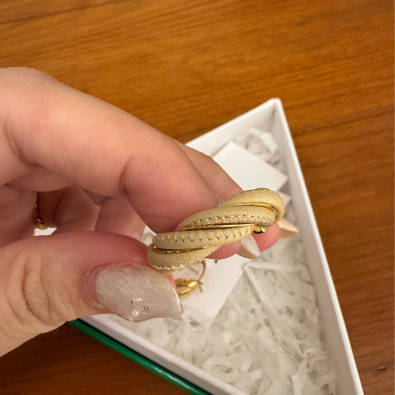 BV奶茶色麻花半圓耳環-17