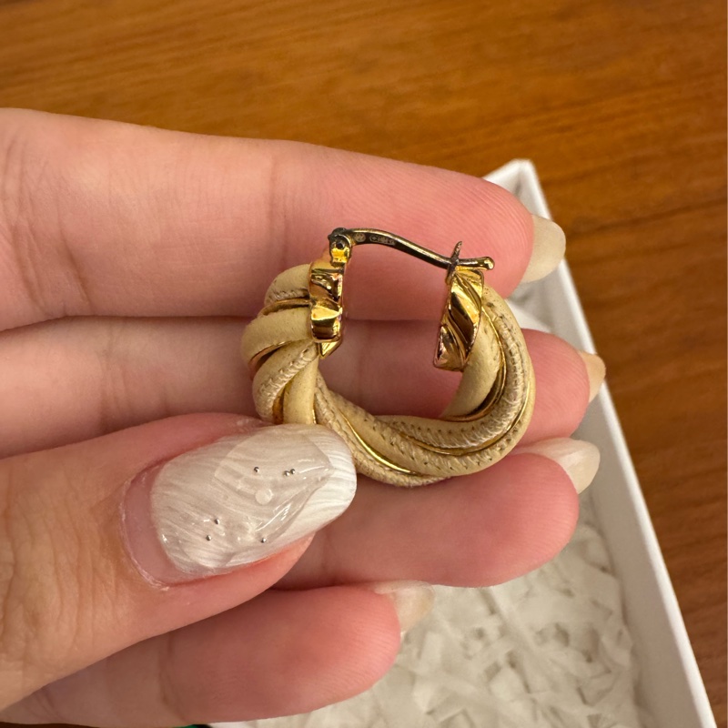 BV奶茶色麻花半圓耳環-20