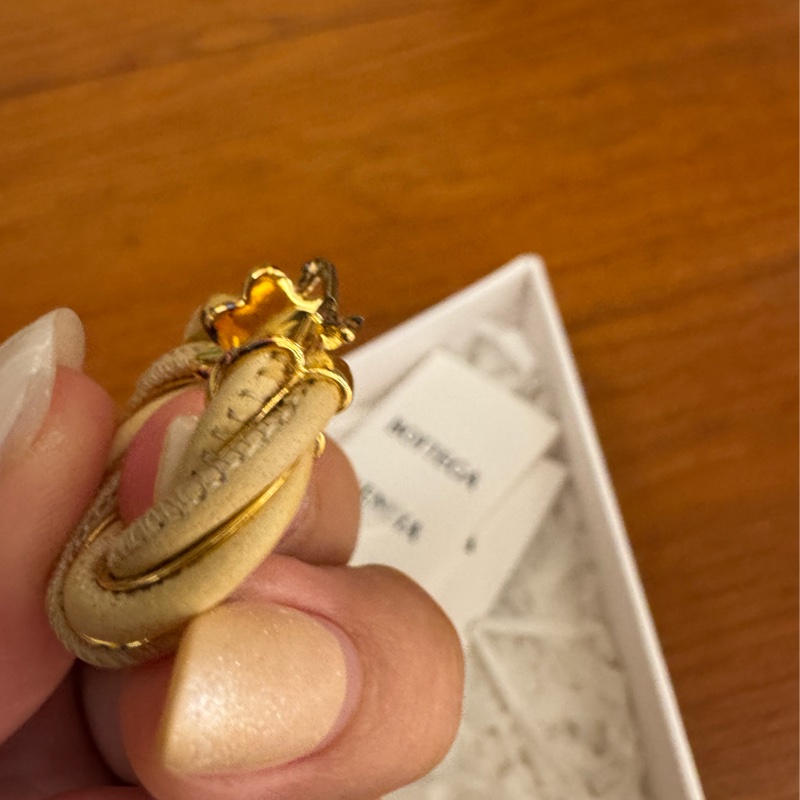 BV奶茶色麻花半圓耳環-25