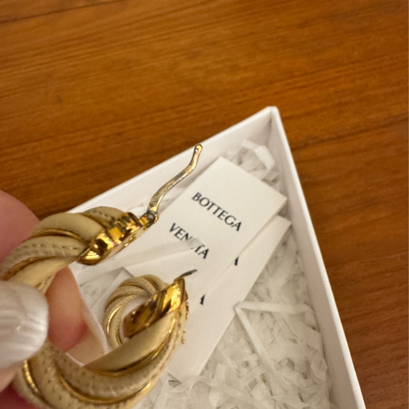 BV奶茶色麻花半圓耳環-28