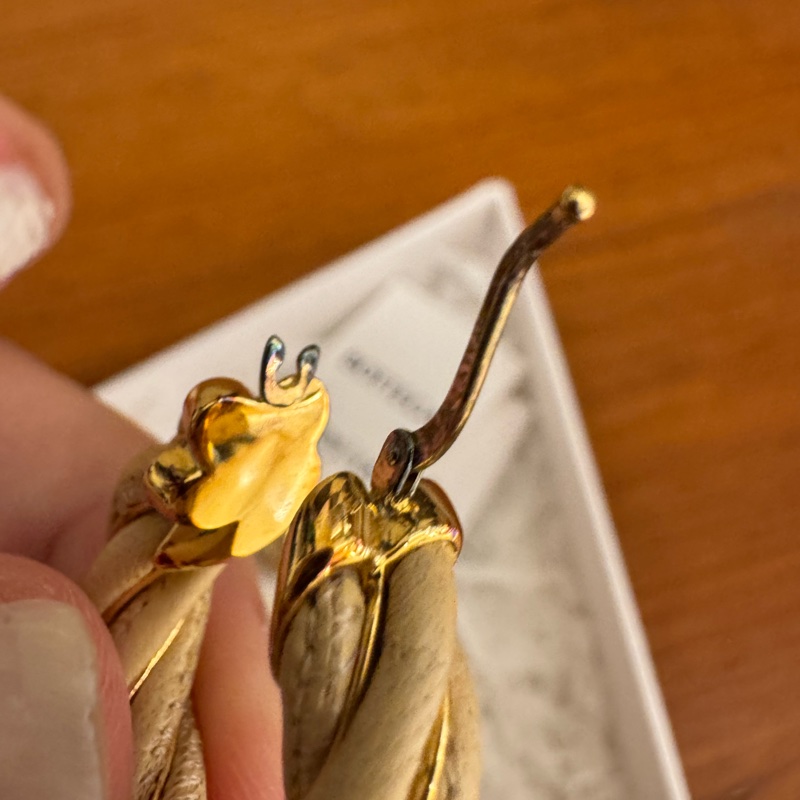 BV奶茶色麻花半圓耳環-30