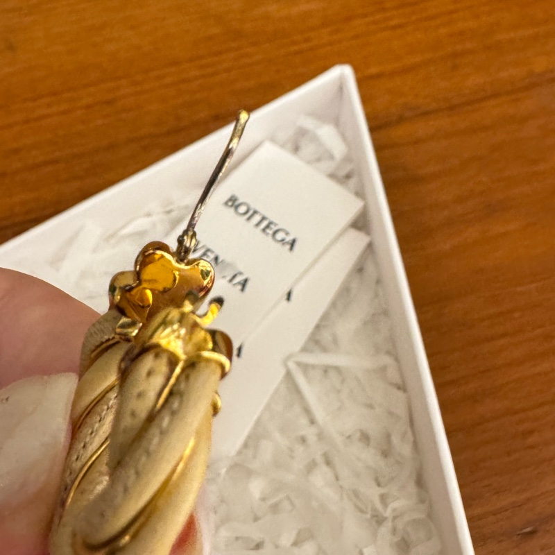 BV奶茶色麻花半圓耳環-32