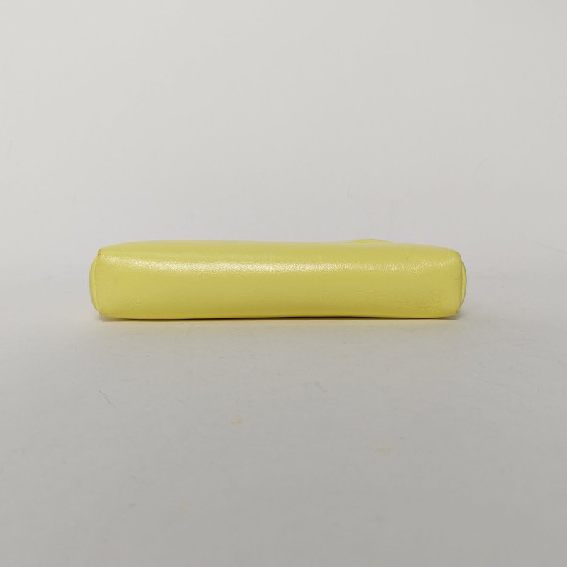 CHANEL 31BagNano橫版20.5黃色羊皮鐳射標淺金扣肩背包-4