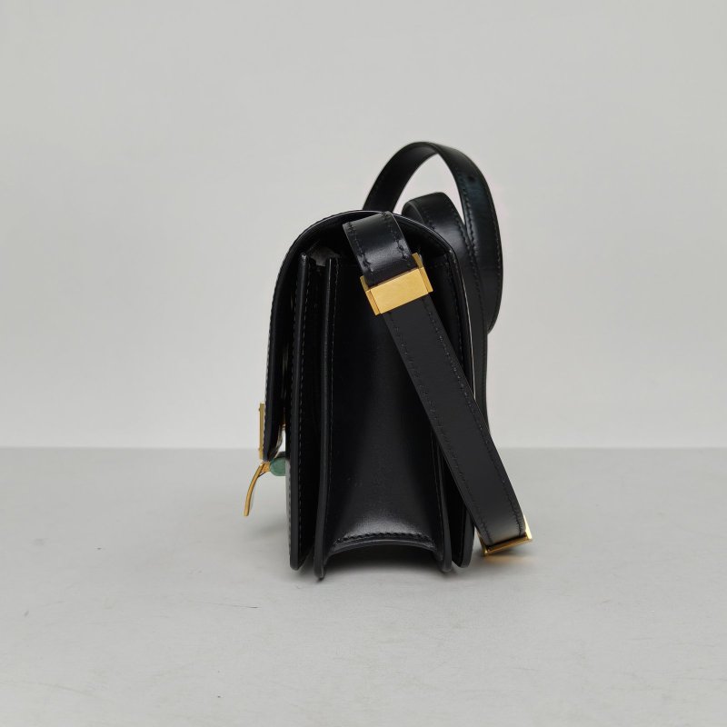 CELINE ClassicBox小號黑色牛皮金扣肩背包-1