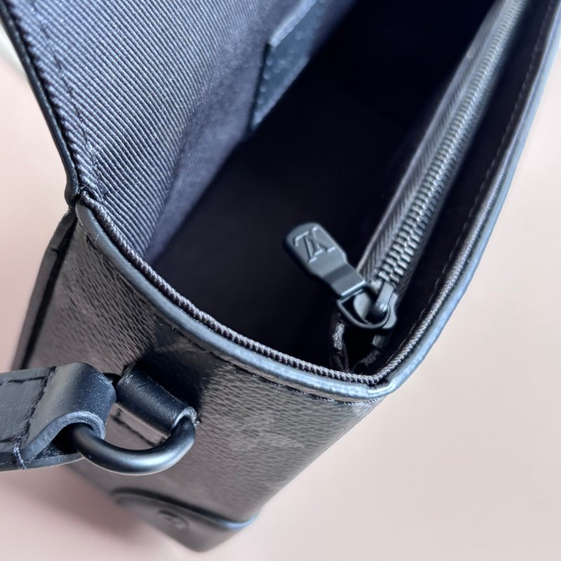 ::LOUIS VUITTON:: LV M81783 Steamer 黑色花紋方型箱包 斜背包 男包-23