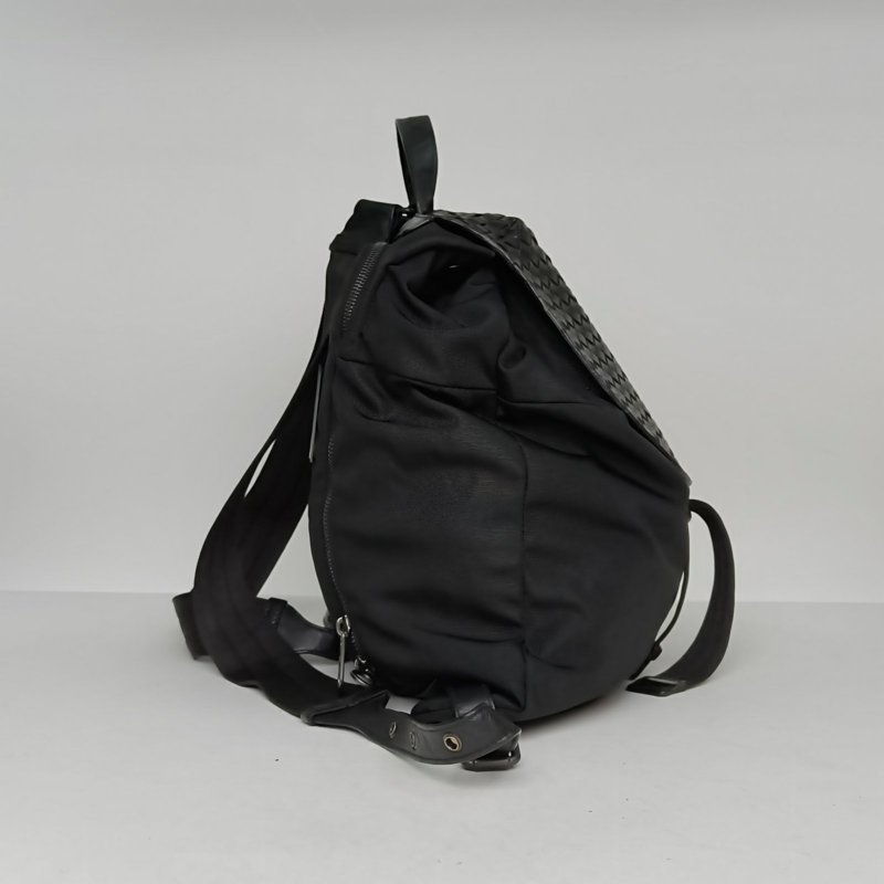 BOTTEGA VENETA 黑色牛皮尼龍編織翻蓋雙肩包/肩背包-3