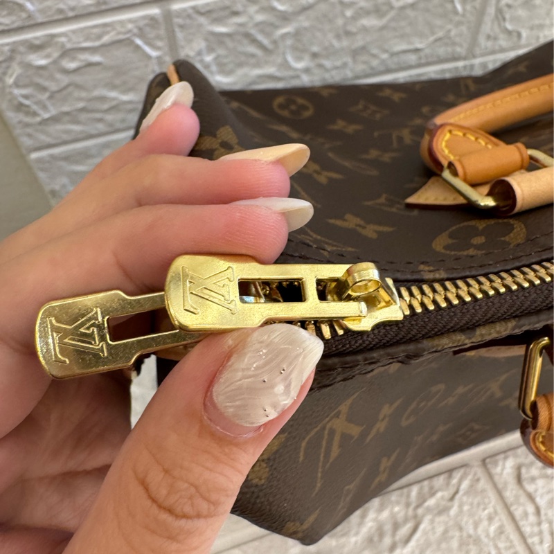 LV花紋speedy30背帶款-24