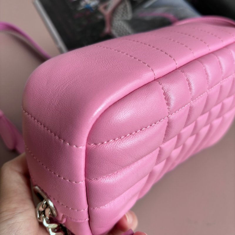 ::BURBERRY:: LORA銀字LOGO格紋絎縫設計羊皮鏈帶拉鍊斜背相機包(粉)-8