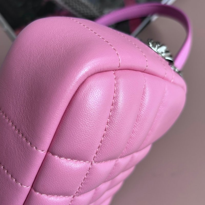 ::BURBERRY:: LORA銀字LOGO格紋絎縫設計羊皮鏈帶拉鍊斜背相機包(粉)-9