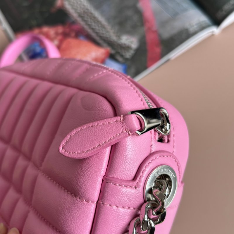 ::BURBERRY:: LORA銀字LOGO格紋絎縫設計羊皮鏈帶拉鍊斜背相機包(粉)-12