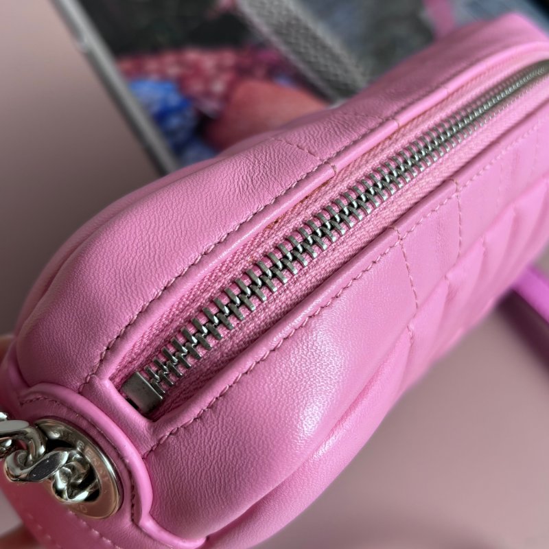 ::BURBERRY:: LORA銀字LOGO格紋絎縫設計羊皮鏈帶拉鍊斜背相機包(粉)-13