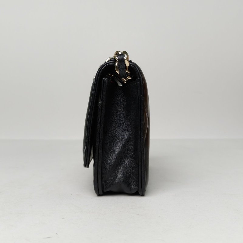 CHANEL 19BAG吸扣WOC19黑色羊皮晶片開金銀扣肩背包-1