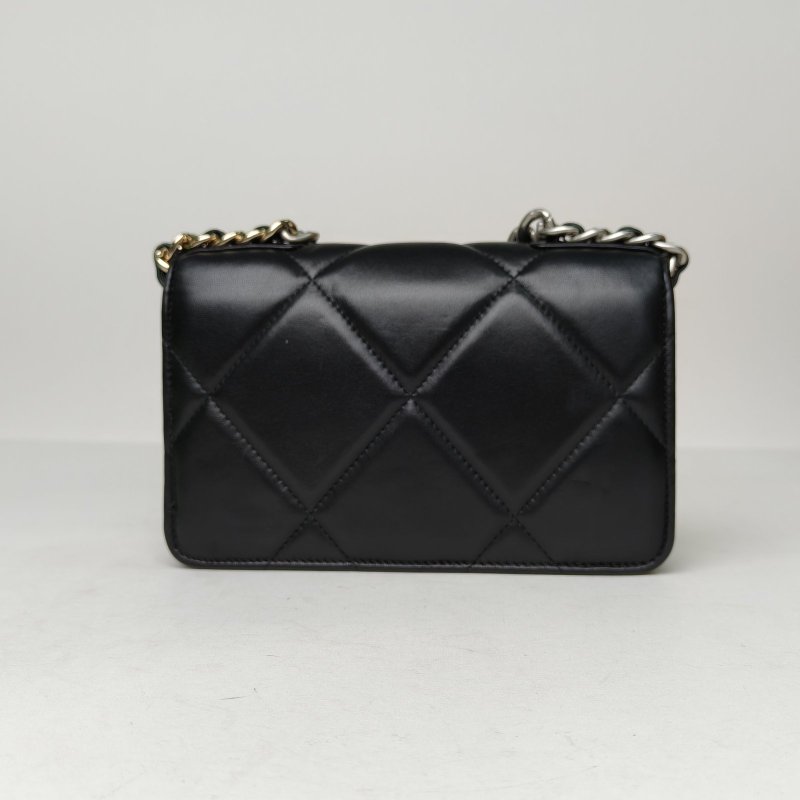 CHANEL 19BAG吸扣WOC19黑色羊皮晶片開金銀扣肩背包-2