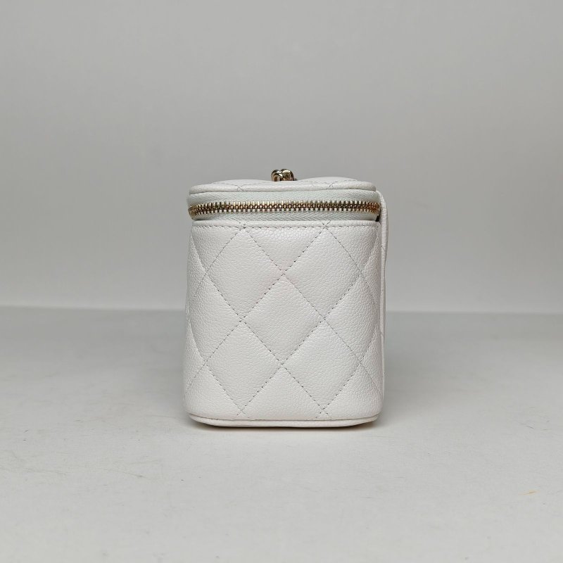 CHANEL 白色荔枝牛皮鐳射標淺金扣單皮穿鏈肩帶25S長盒子化妝包帶鏡子17肩背包-1