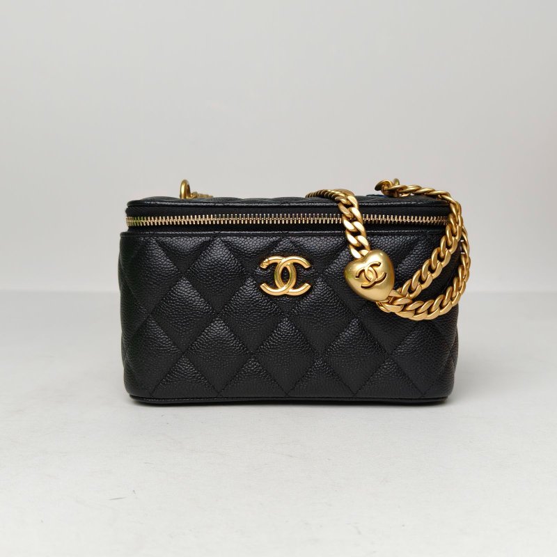 CHANEL 23P長盒子化妝包帶鏡子16黑色荔枝牛皮鐳射標金扣愛心金球肩帶肩背包-0