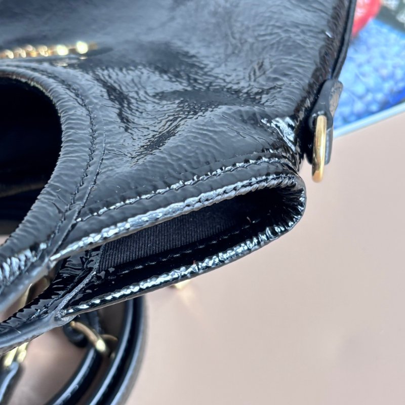 ::miumiu:: 黑亮漆皮IVY MINI托特包-7