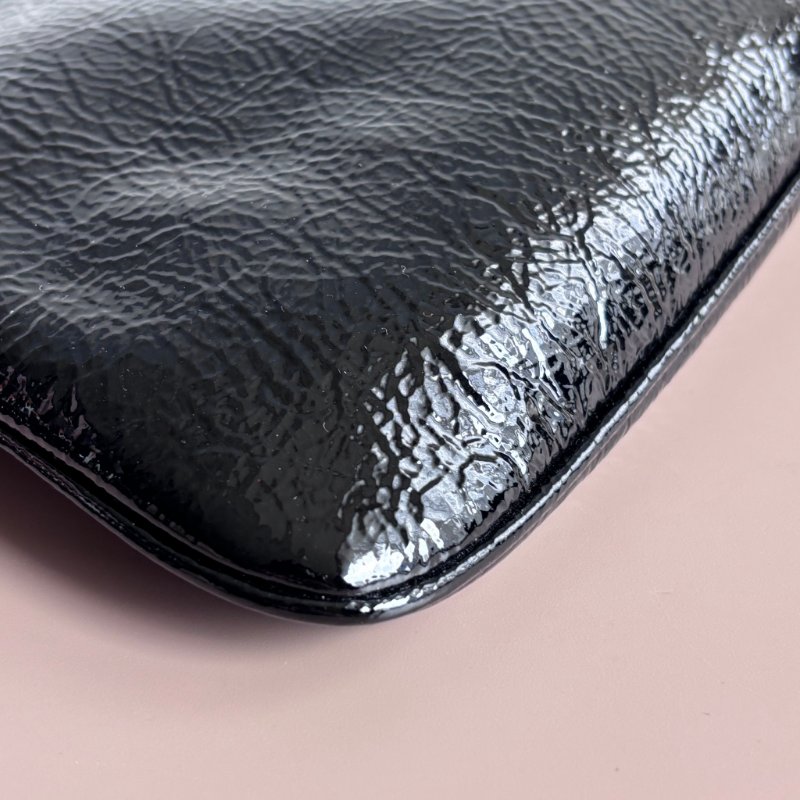 ::miumiu:: 黑亮漆皮IVY MINI托特包-9