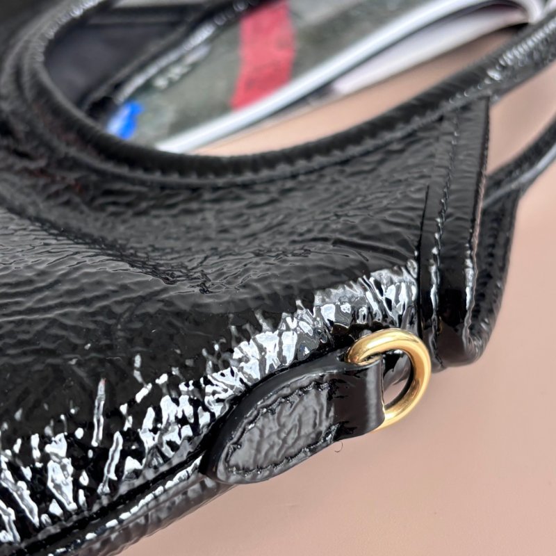 ::miumiu:: 黑亮漆皮IVY MINI托特包-14