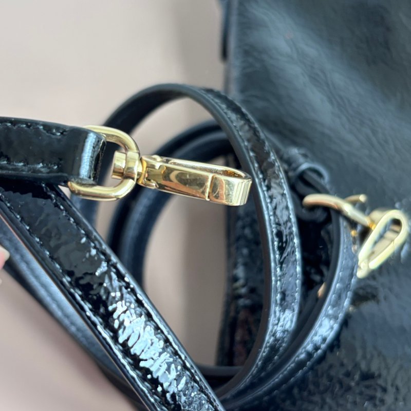 ::miumiu:: 黑亮漆皮IVY MINI托特包-26