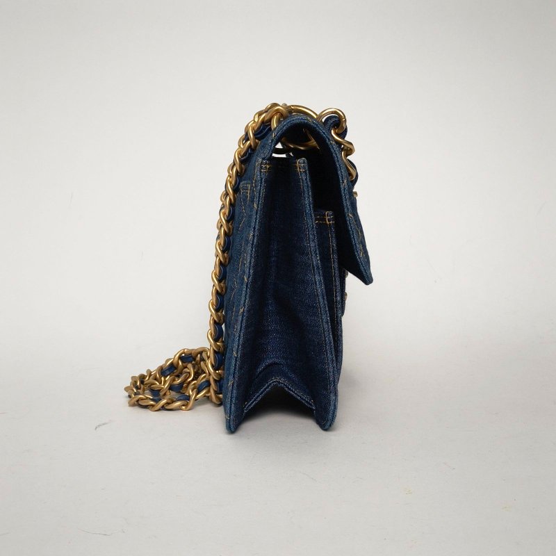 CHANEL 23S手柄郵差包22牛仔藍牛仔晶片開金扣菱格紋肩背包-3