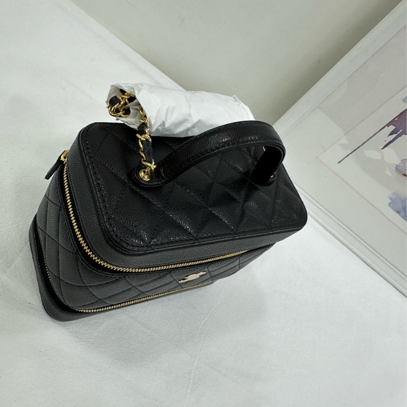 Chanel香奈兒25A黑金荔枝皮雙層化妝盒 雙拉鍊 手把化妝包 雙C吊墜鏈條 25年晶片 全新 有購證 尺寸：17x10x9cm-6