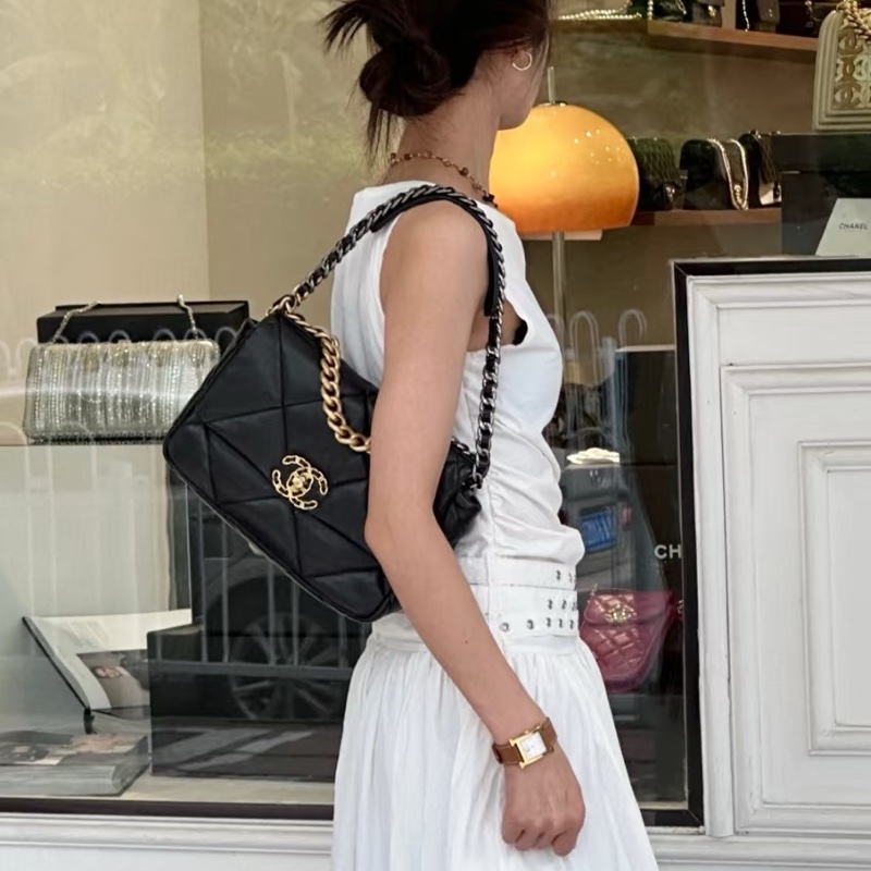 莉亞精品♡ Chanel 黑金19bag 二手美包-1