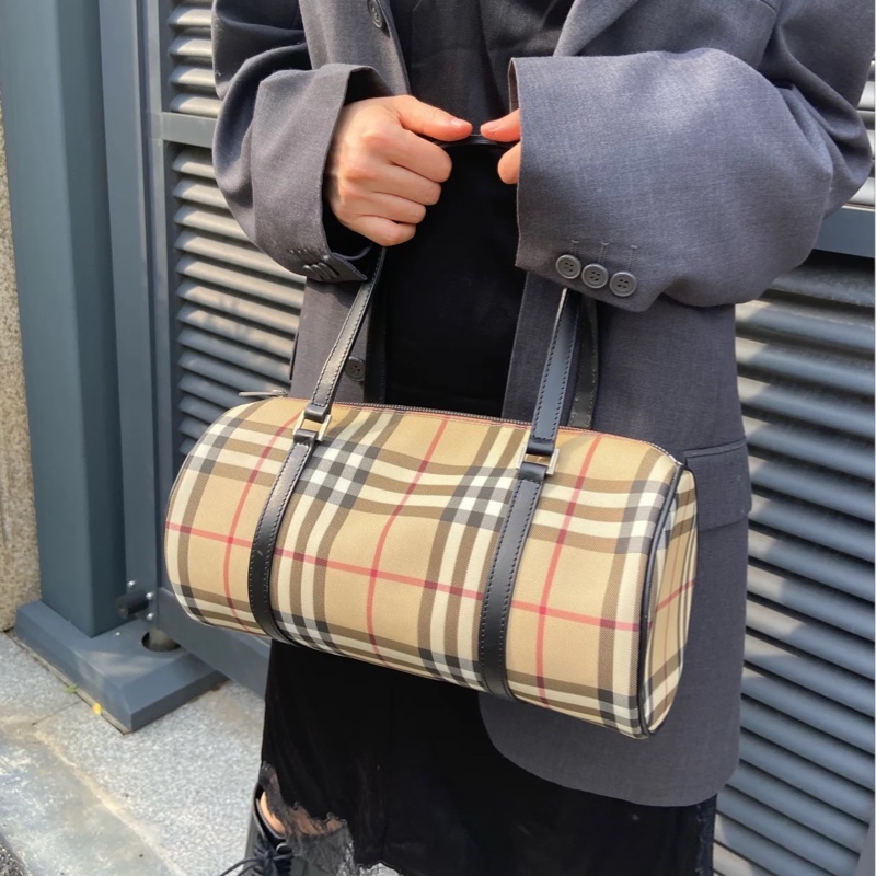莉亞精品♡ Burberry 格紋圓筒包 二手美包-1