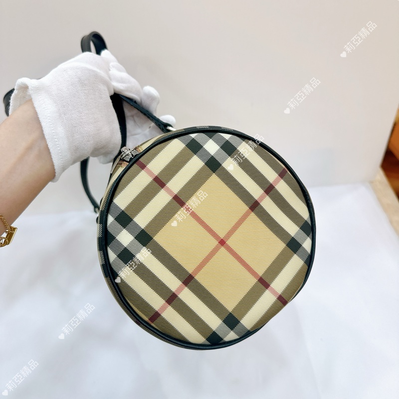 莉亞精品♡ Burberry 格紋圓筒包 二手美包-6