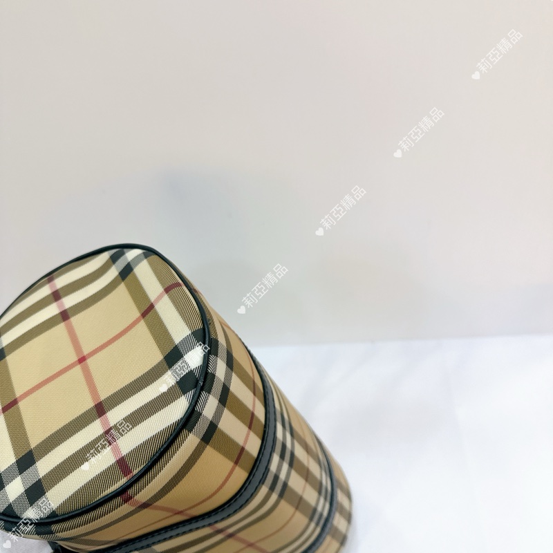 莉亞精品♡ Burberry 格紋圓筒包 二手美包-10