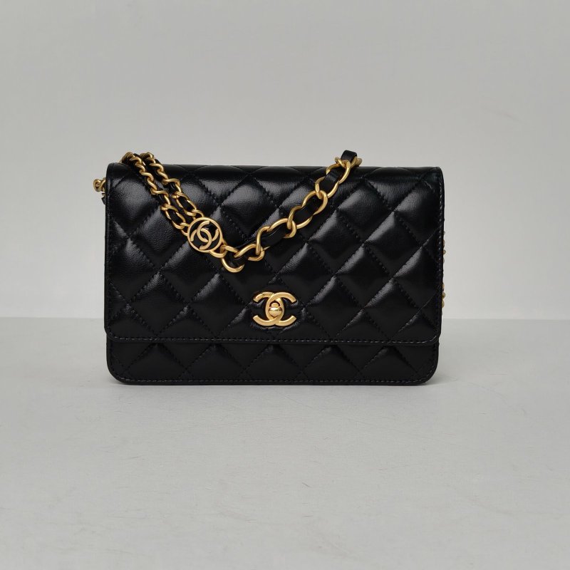 CHANEL 黑色羊皮晶片開金扣24PCFWOC19琺瑯金幣鏈條肩背包-0