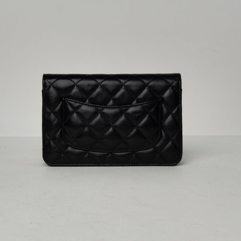 CHANEL 黑色羊皮晶片開金扣24PCFWOC19琺瑯金幣鏈條肩背包-2