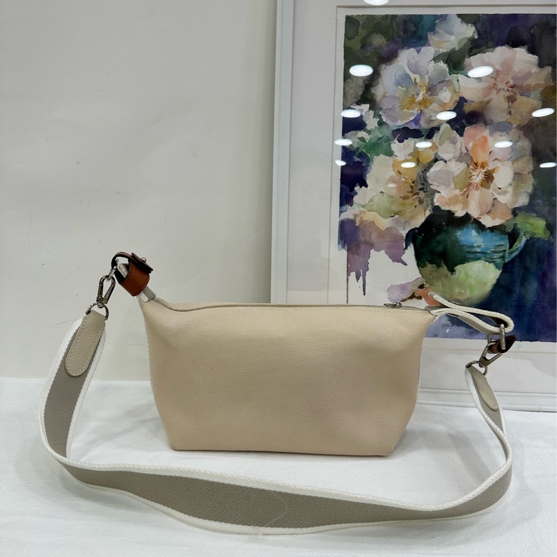 Hermes愛馬仕米白色大號帆布洗簌包飯盒 自己配了肩帶 很好用-2