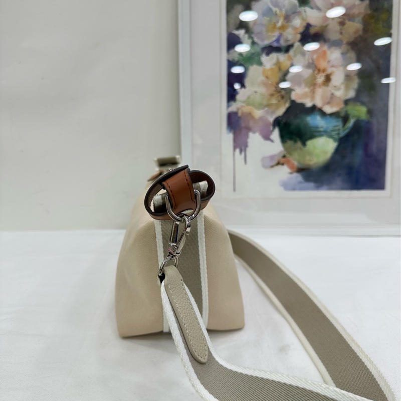 Hermes愛馬仕米白色大號帆布洗簌包飯盒 自己配了肩帶 很好用-4